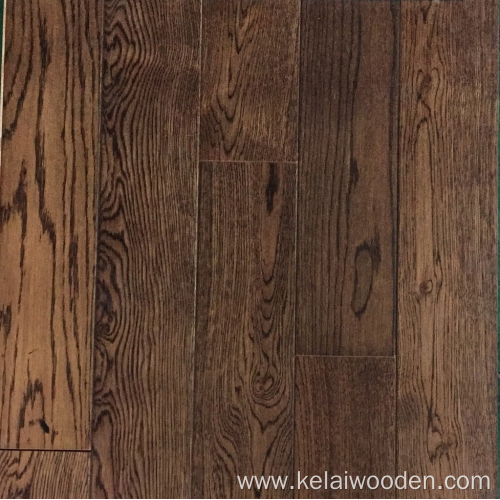 Oak wood engineered flooring